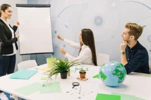 Apprendre un métier de la transition écologique : pourquoi choisir une école spécialisée ?